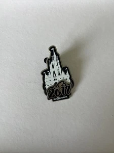 Disney WALT DISNEY WORLD Disney Parks Castle 2017 Pin Trading - Picture 1 of 2