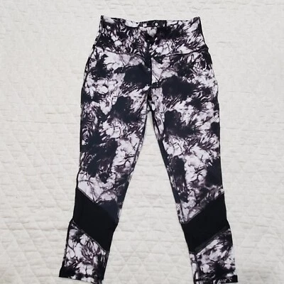 Leggings capri deportivos Xersion para mujer negros/grises/blancos tie dye - talla L Foto 1 de 4