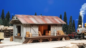 G SCALE REA FREIGHT TRAIN DEPOT FOR USE w LGB ACCUCRAFT ARISTOCRAFT TRACK LOCOS - Picture 1 of 10