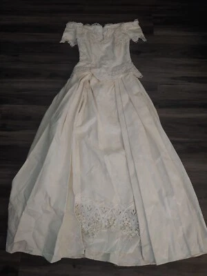 Vestido de novia Jessica McClintock fuera del hombro con falda extraíble Foto 1 de 4