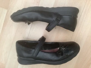 Clarks black leather leather velc slip on shoes Size5 - Picture 1 of 6