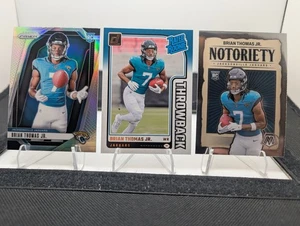 Brian Thomas Jr. 2024 RCs: Prizm VARIATION REFRACTOR, GOLD THROBACK, NOTORIETY - Bild 1 von 6