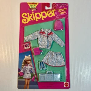 Patrón Moda Adolescente Moda 663 con Radio Nuevo Barbie Muñeca Hermana Conjunto Nuevo en Paquete - Imagen 1 de 8