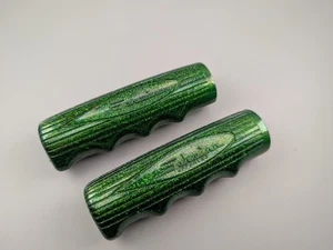 SCHWINN BICYCLE VINTAGE NOS CAMPUS GREEN GLITTER HAND GRIPS LADIES - Picture 1 of 6