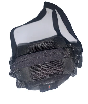 Bolso acolchado negro para cámara Lowepro Edit 110 pequeño 7x5x4 con correa para el hombro Foto 1 de 4