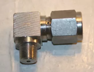 1/2 Tube x 1/2 MNPT 316ss Male Elbow Fitting (60,000 Psi) Swagelok SNO-TRIK - Picture 1 of 5