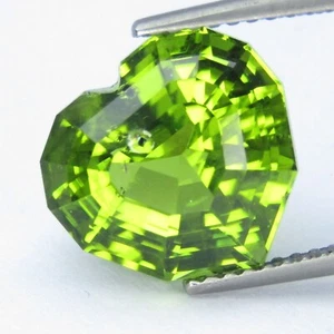 7.47Cts Beautiful Natural Green Peridot Heart Custom Cut Collection Gemstone - Picture 1 of 5