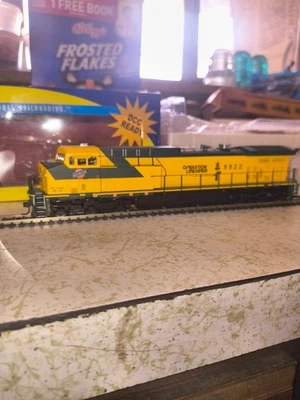 Athearn 77697 HO CNW CHICAGO & NORTH WESTERN Operation Lifesaver AC4400CWD  LOCO - Image 1 of 4