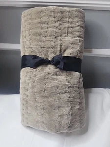 Fienile in ceramica velluto lavato fatto a mano trapuntato King Sham  - Foto 1 di 9