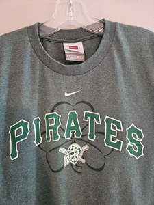 Nike Pittsburgh Pirates St Pattys Older Style Medium Mens Green Graphic Logo Tee - Picture 1 of 13