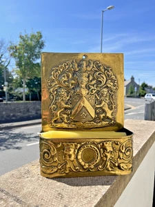 ANTIQUE DUTCH 19TH CENTURY BRASS FIRESIDE CANDLE BOX ARMOUR KNIGHT SHIELD LIONS - Picture 1 of 16