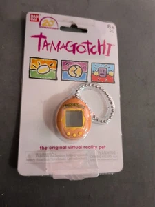 Bandai Mini TAMAGOTCHI NARANJA 20 Aniversario Realidad Virtual Mascota 2017- Nuevo en Paquete - Imagen 1 de 2