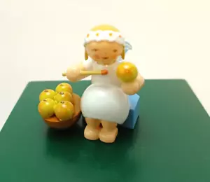 Margeritenengel sitzend mit Apfelkorb 634/70/4 - Wendt & Kühn "Rarität" NEU - Bild 1 von 1