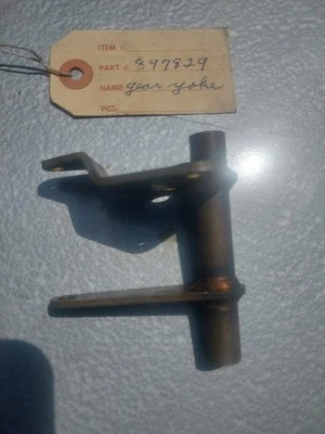 (1) ONE NOS VOLVO PENTA GEAR YOKE 897829 FREE SHIPPING! - Image 1 of 4