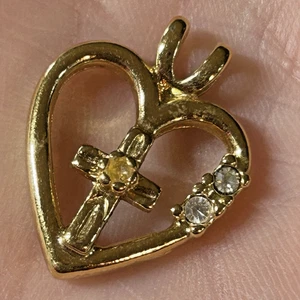 Colgante de metal vintage corazón cruz pedrería cristiano - Imagen 1 de 7