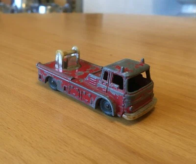 VINTAGE DIECAST HUSKY SIMON SNORKEL BEDFORD FIRE ENGINE-LENGTH 6.9cm - Image 1 of 4