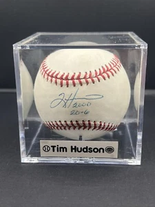 TIM HUDSON, BRAVES, OAKLAND SIGNED HANDSIGNIERT ROML BASEBALL BESCHRIFTET 2000 20-6 - Bild 1 von 4