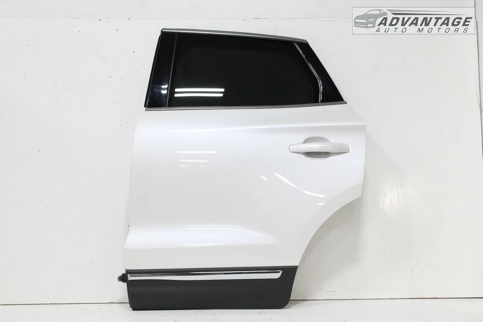 Lincoln MKC 2016-19 panel de carcasa de puerta lateral trasera izquierda blanco platino OEM Foto 1 de 4