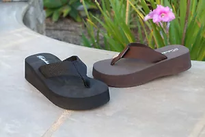 NEU Damen Plateau T-Riemen Sandalen mit mittlerem Keilabsatz Flip Flops Freizeit - *1068 - Bild 1 von 3