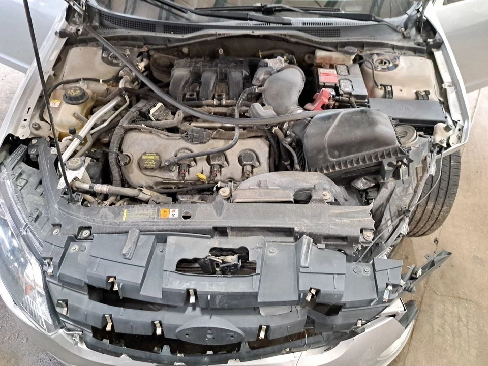 Husillo/nudillo delantero lado conductor izquierdo Fusion Sku #4201781 2010 Foto 1 de 4