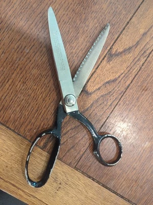 Vintage Wiss 9" Pinking Shears Scissors Model C Fabric Crafts Antique A-09 - Image 1 of 4