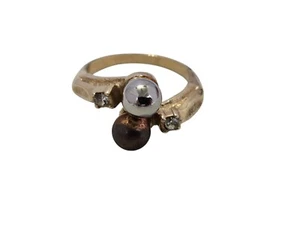 Anillo bypass vintage tono dorado con perla sintética marrón y plateada metálica talla 7 - Imagen 1 de 7