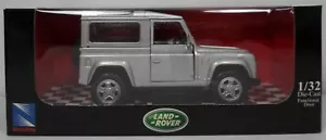 AUTO GIOCATTOLO NEW-RAY LAND ROVER DEFENDER 90 2004 1/32 PRESSOFUSA ARGENTO NUOVA MAI USATA - Foto 1 di 12