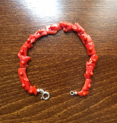 Bracciale tessuto in "scaglie" di vero corallo rosso di Sardegna e pallini - Immagine 1 di 4