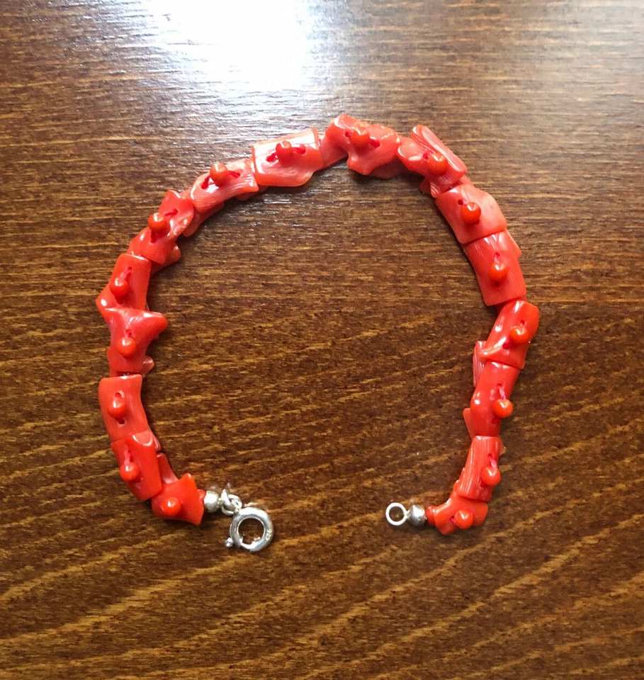 Bracciale tessuto in "scaglie" di vero corallo rosso di Sardegna e pallini - Immagine 1 di 4