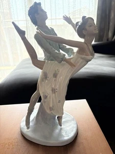 Lladro Nao Ballerina - Picture 1 of 8