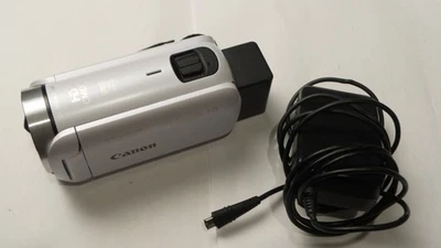 Canon VIXIA HF R800 HD Digital Camcorder 57X Advanced Zoom White - Image 1 of 4