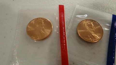 2005 P&D Lincoln Cent 2-Coin Set (In Mint Cello/Plastic) BU Satin Finish Cover