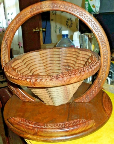 VINTAGE SPIRAL CUT FLOWER BASKET COLLAPSIBLE WALNUT WOOD DECOR HAND MADE 12" T Cover