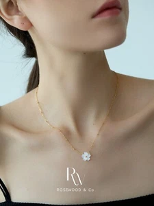 Non Tarnish 18k Gold Plated Mother of Pearl Flower Pendant Necklace -N079 - Picture 1 of 7
