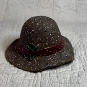 Whimsical figurine of Small Garden Hat Hard Resin 5.5” Inches - Picture 1 of 4