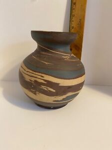 NILOAK Mission Swirl Pottery Vase - Excellent Condition., Incised Art Mark