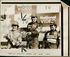 Alain Prost świętuje swoje drugie miejsce finisz... - Fotografia vintage 1216020