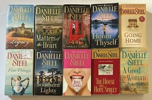 Danielle Steel Romance Paperback Books Lot of 10 - Picture 1 of 7