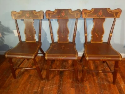 Juego de 3 sillas de asiento de tablón decoradas pintadas pintura original Foto 1 de 4