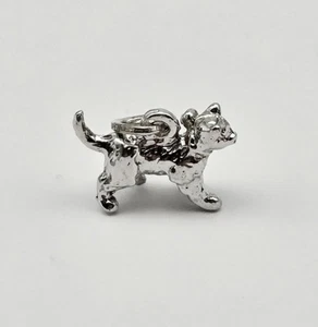 Ciondolo vintage in argento sterling gattino gatto gattino con fiocco animale domestico - 2,2 g - Foto 1 di 3