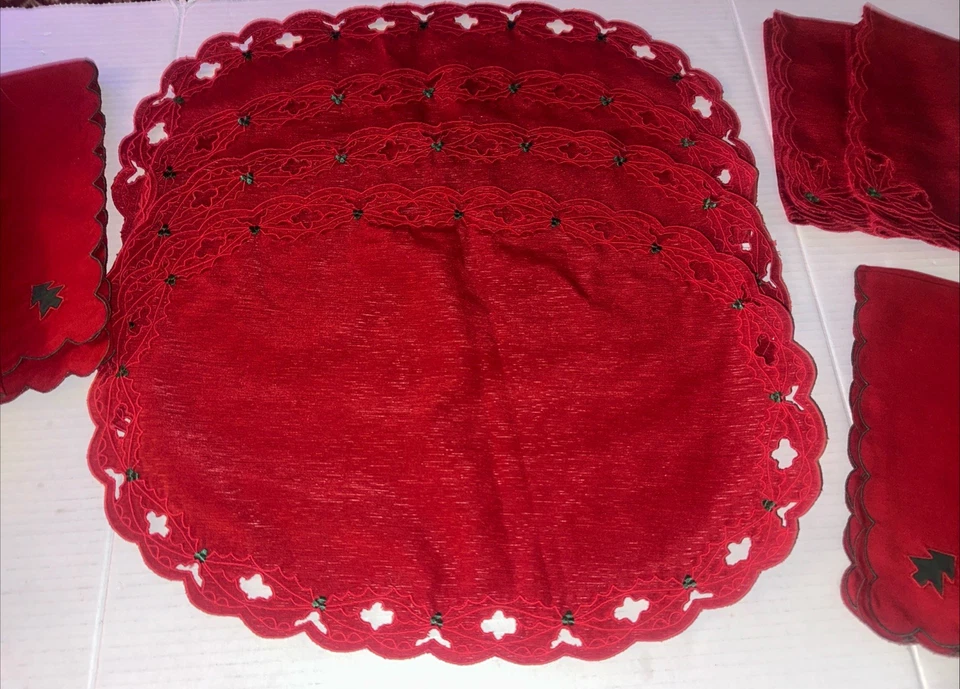 Juego de 4 y 6 servilletas Red Holly Cutwork vacaciones de Navidad Foto 1 de 4
