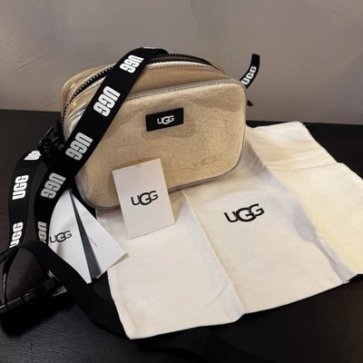 NUEVO CON ETIQUETAS UGG Janey II Natural Transparente Bandolera Bolso Cartera Sherpa con Bolsa para el Polvo Foto 1 de 4