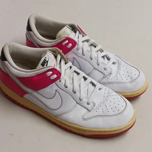 SNEAKER NIKE 2008 SB DUNK LOW 311730 115 BIANCHE/ROSA VIVA TAGLIA 12 VINTAGE - Foto 1 di 7