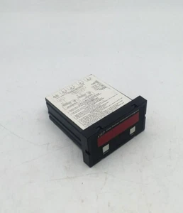 Cole-Parmer Instrument Co 94785-00 Process Meter - Picture 1 of 4