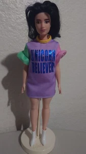 Mattel Barbie Puppe mit Kleid und Schuhen - Bild 1 von 6