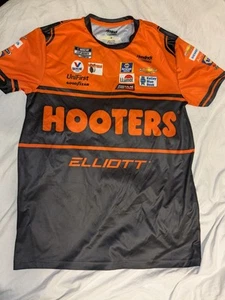 2021 Chase Elliot 2 Sided Hooters Hendrick Motorsports Crew Style NASCAR T-Shirt Sm - Bild 1 von 4