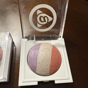 New Mary Kay at Play Baked Eye Trio Eyeshadow Out Of The Blue 081938  - Picture 1 of 2