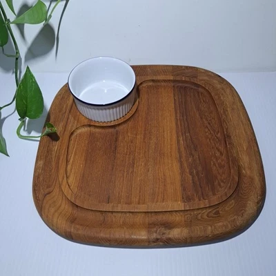 Tablero de charcutería de queso de madera de teca Dansk cuadrado Crudités bandeja para astillas y salsas de colección  Foto 1 de 4