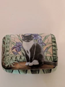 Persis Clayton Wehre für wilde Flügel Smoking Katze/Iris aufklappbare Porzellan Schmuckschatulle - Bild 1 von 14