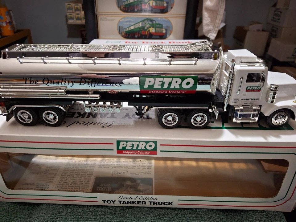 TMT Taylor Made Tanker Truck PETRO Fuel Bordentown NJ Lights & Sounds MIB 1:32 C - Image 1 of 4